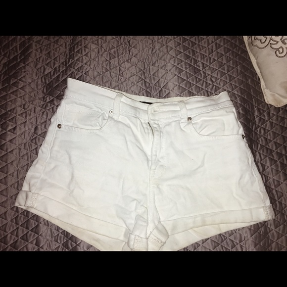 DENIM and WHITEWASH. 2 pairs of Forever 21 shorts - Picture 5 of 7